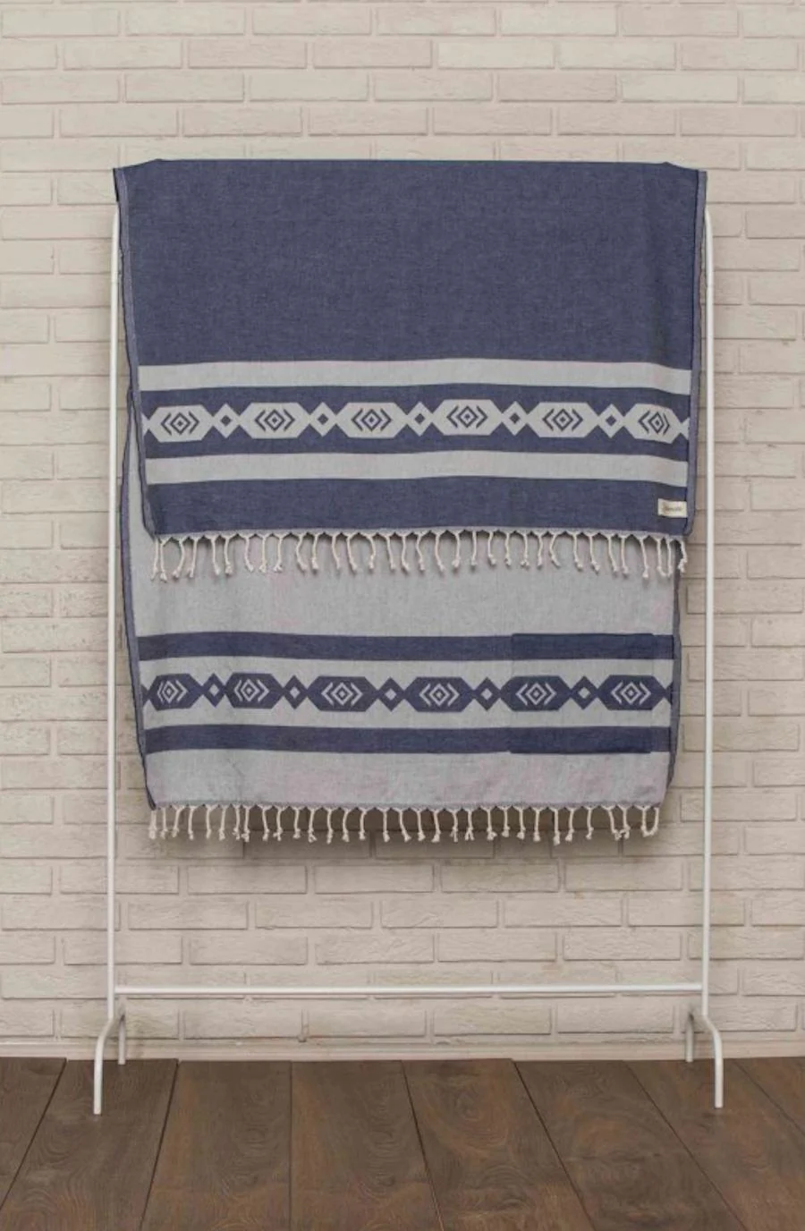Acapulco Organic Turkish Towel with Zipper Pocket - Image 3