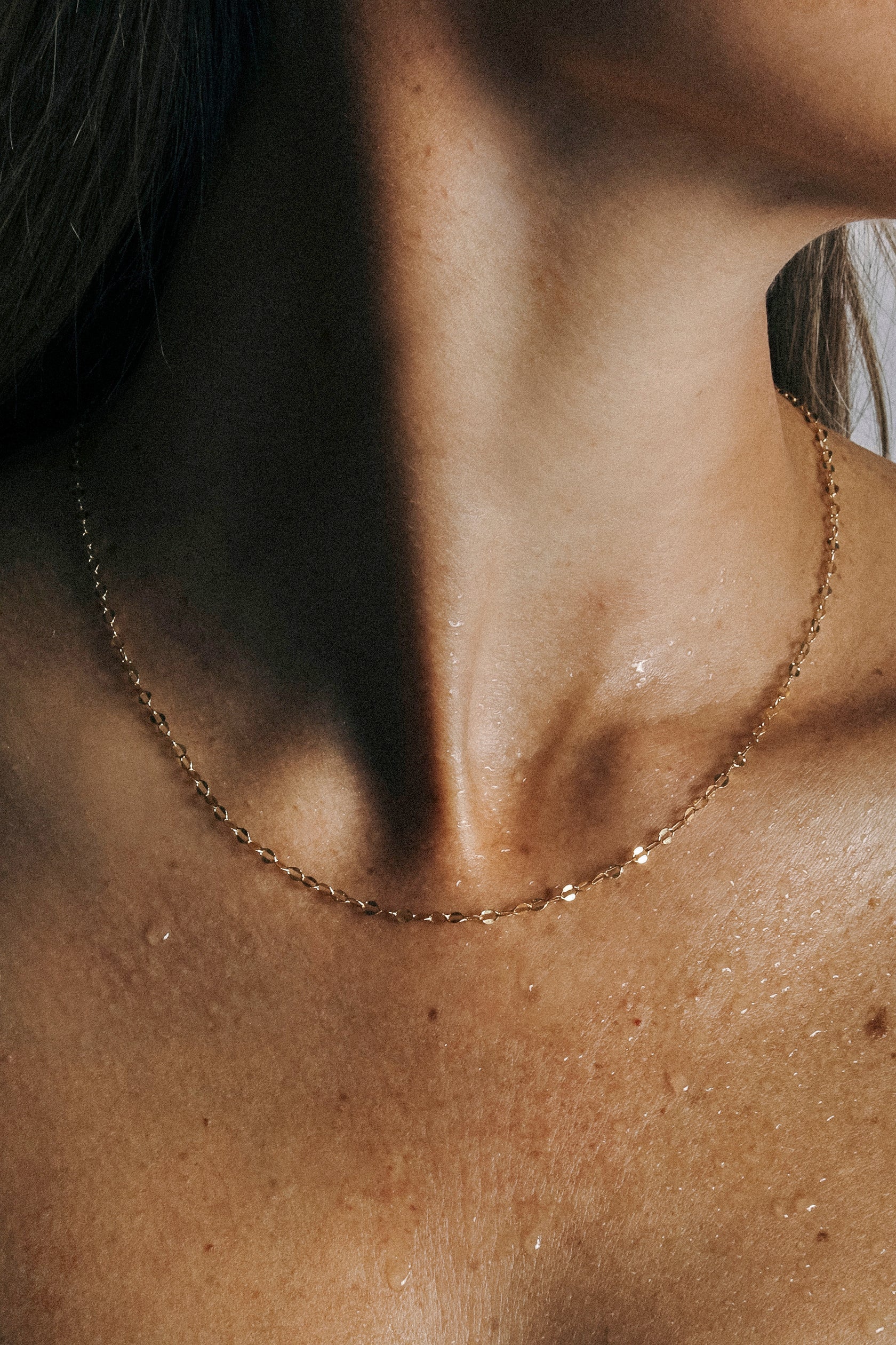 Reflection Chain Necklace - Image 4